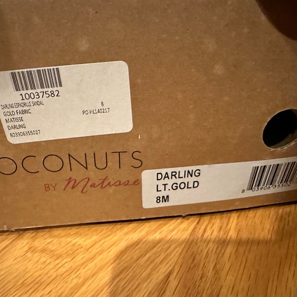 sandals size 8 - “Darling” Coconuts by Matisse NEW

Lt gold - size 8
Sling back